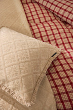 VI 20141_c54147aee9-lexington_christmas_bed_red_closeup_024.jpg