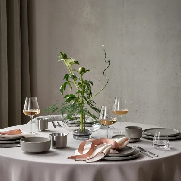 VI Blomus_AW26_744_300dpi_64398_64399_67676_64994_64995_64923_64925_64927_64929_64935_63827_63828_64804_64741_JUHLA_MAKOTO_MAKOTO_STEEL_STELLA_BELO_MIYABI_LINEO-medium.webp