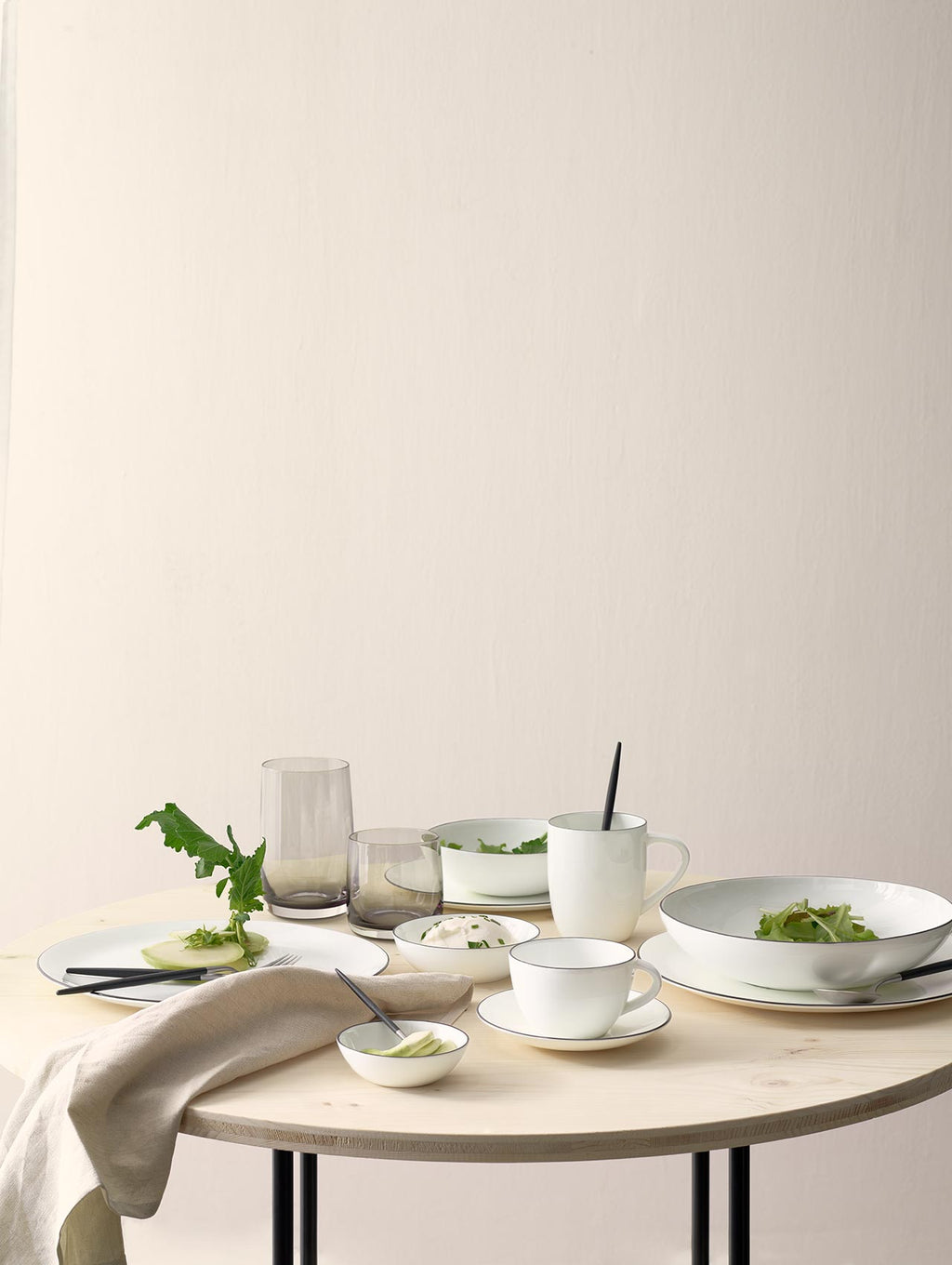 VI atable-lignenoire-esstisch1_65736288-1a18-4c06-b123-5037206fcf5f.jpg
